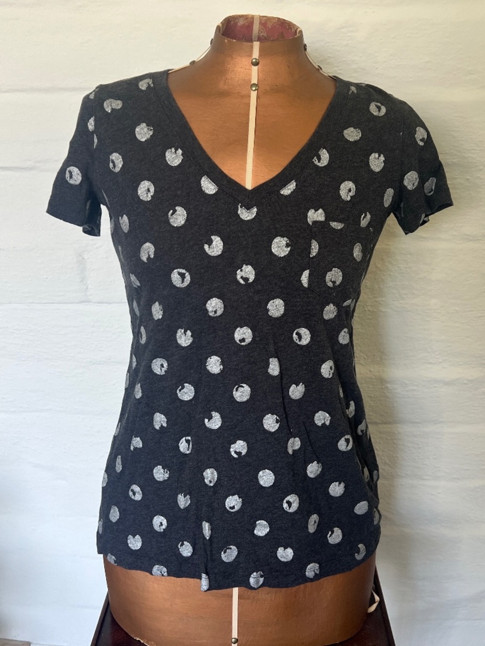 GAP Charcoal Gray Distressed Polka Dot Pattern Tee T-Shirt XS